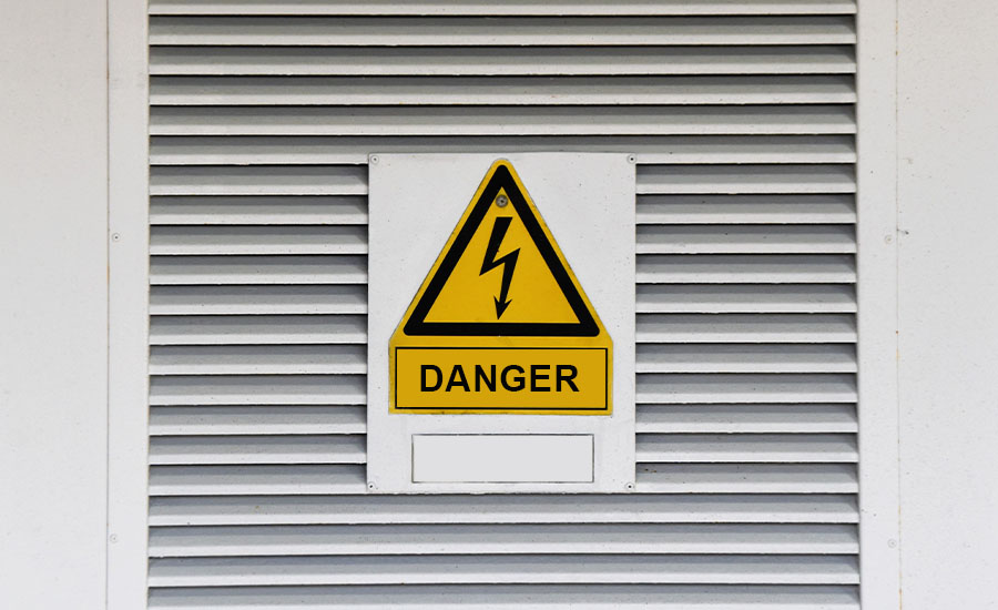 المخاطر الكهربائية في مكان العمل: الاستاتيكيه و ESD (التفريغ الكهروستاتيكي)